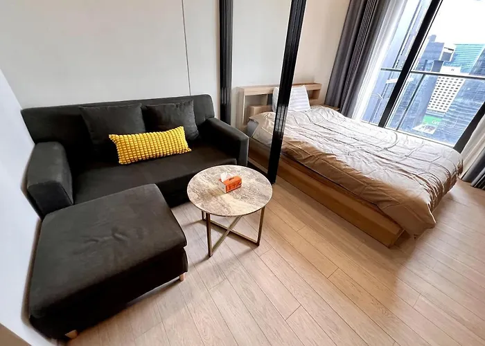 Free Parking With Balcony Pool And Gym Mrt 200m Bangkok
