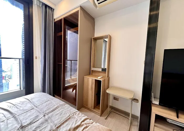 Free Parking With Balcony Pool And Gym Mrt 200m * Bangkok