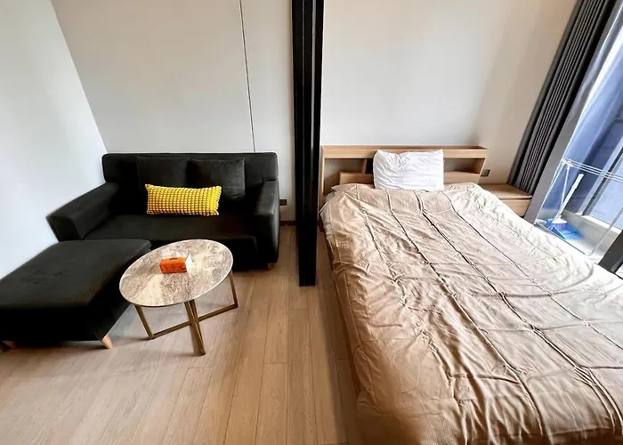 Free Parking With Balcony Pool And Gym Mrt 200m Bangkok