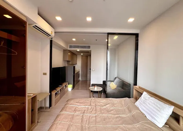 Free Parking With Balcony Pool And Gym Mrt 200m