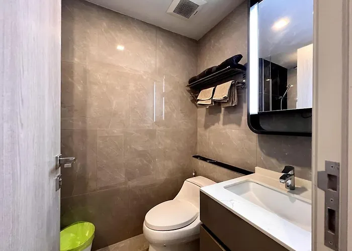 Free Parking With Balcony Pool And Gym Mrt 200m
