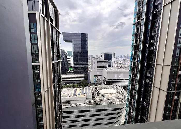 Free Parking With Balcony Pool And Gym Mrt 200m Appartamento Bangkok
