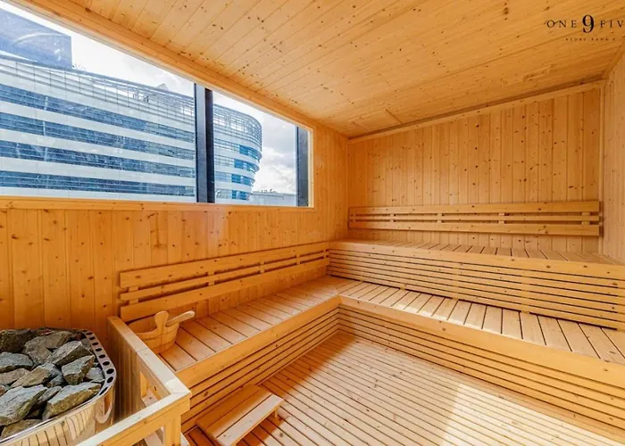 Free Parking With Balcony Pool And Gym Mrt 200m Bangkok