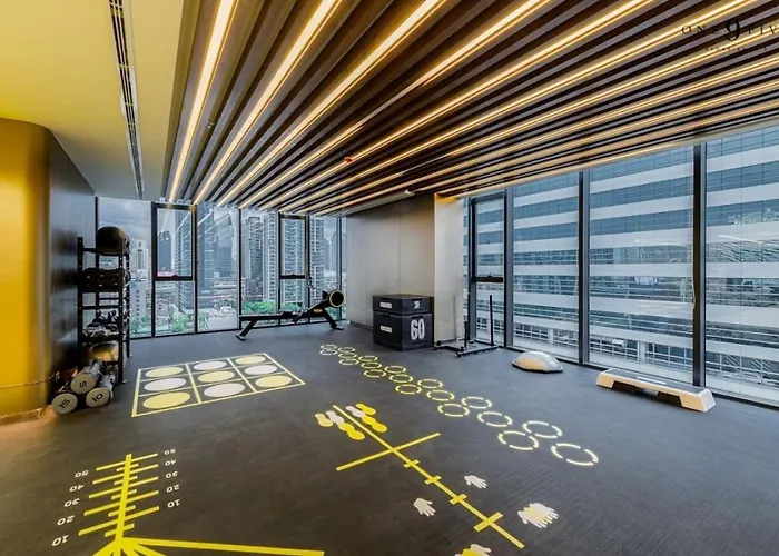 Free Parking With Balcony Pool And Gym Mrt 200m